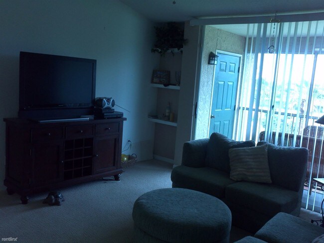 Foto del edificio - 8939 Latrec Ave
