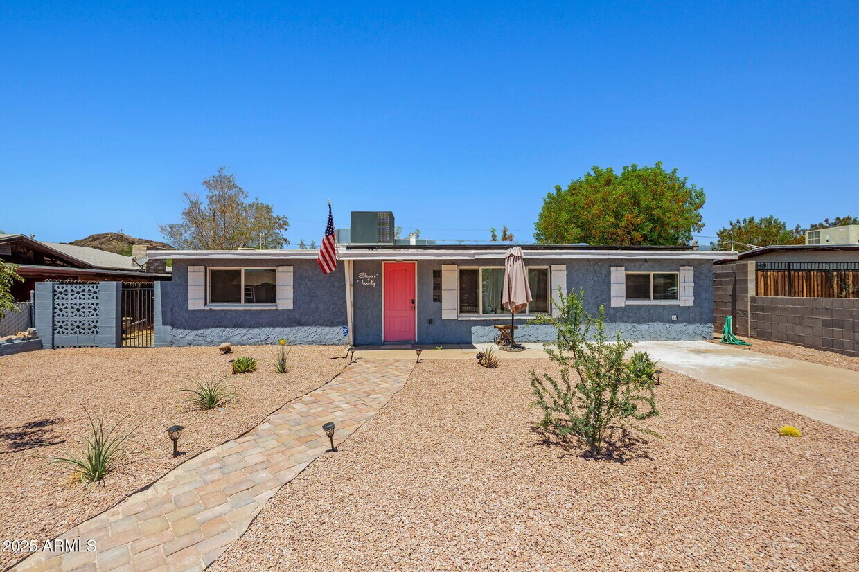 Primary Photo - 1120 E Mission Ln