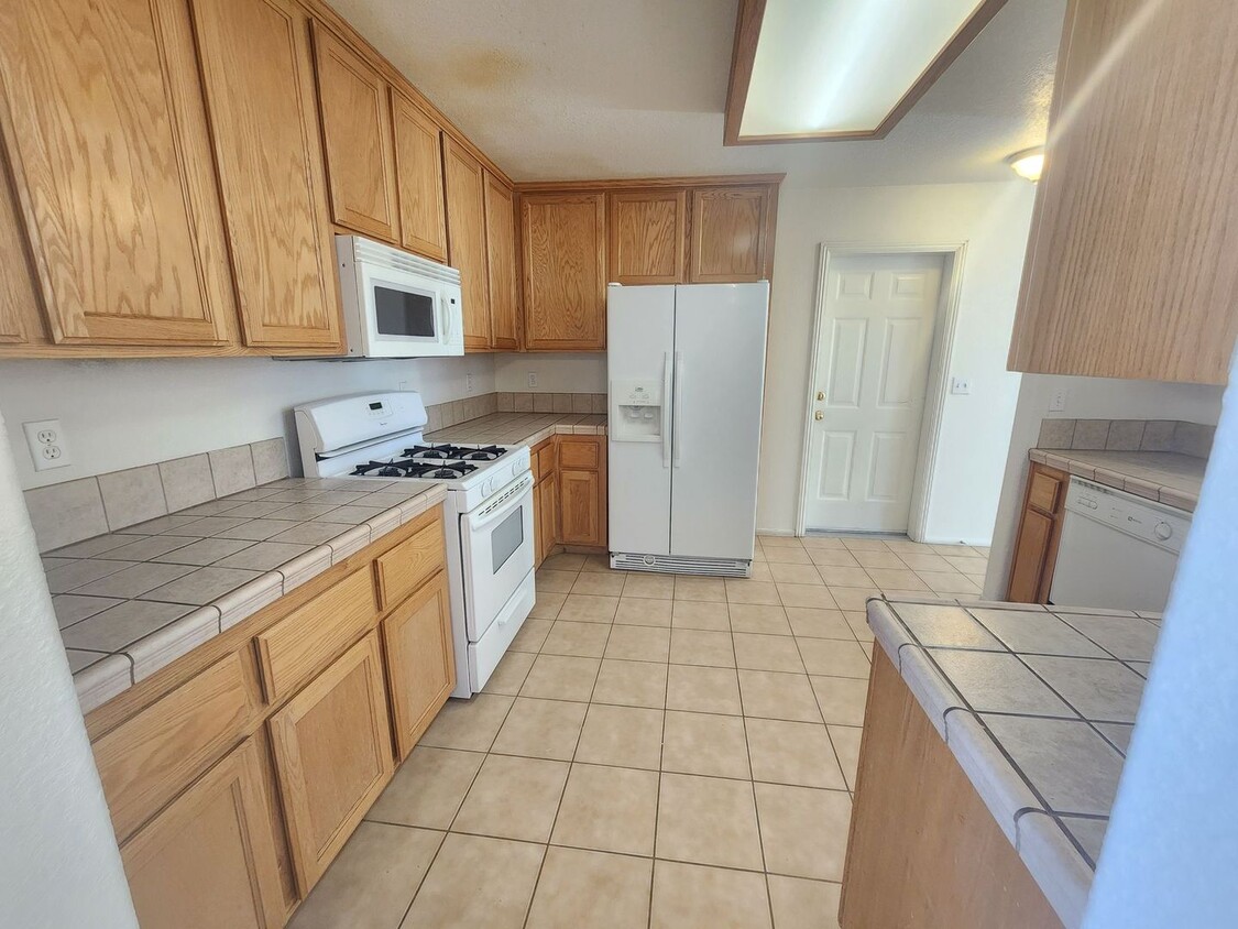 Foto principal - **$100 Move In Special**Great Home Near Do...