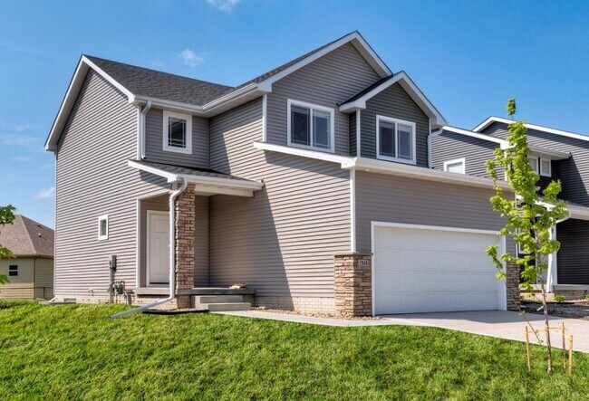 Foto del edificio - HUGE Single Family Home Available!