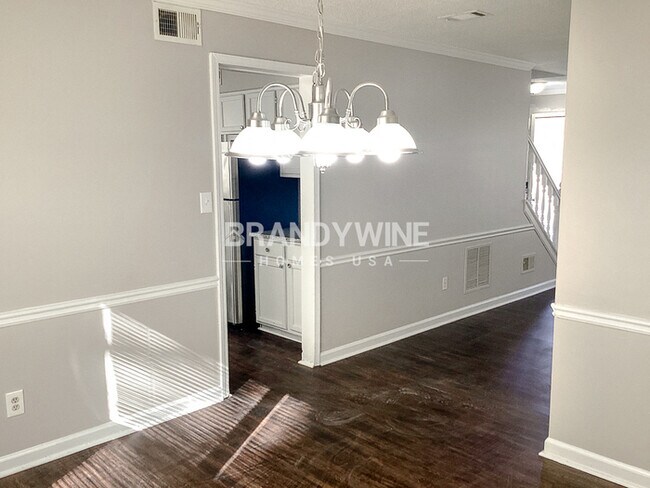 Foto del edificio - 1577 Linksview Close