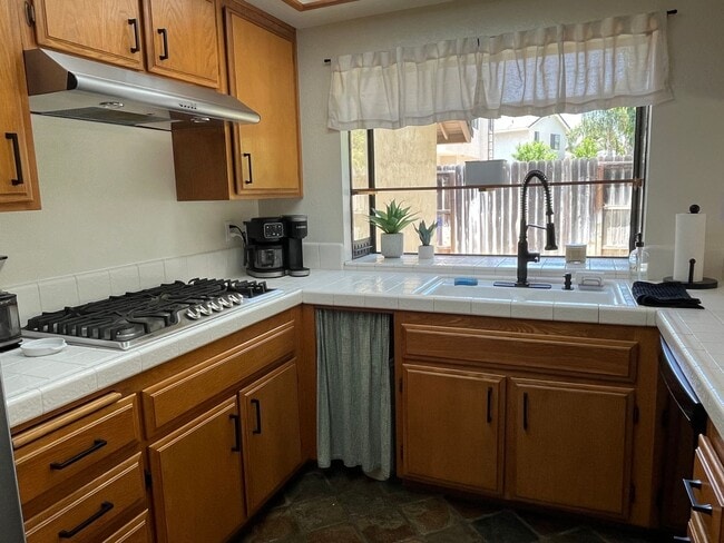 Building Photo - Spacious 3 Bedroom, 2 Bath Home with Offic...