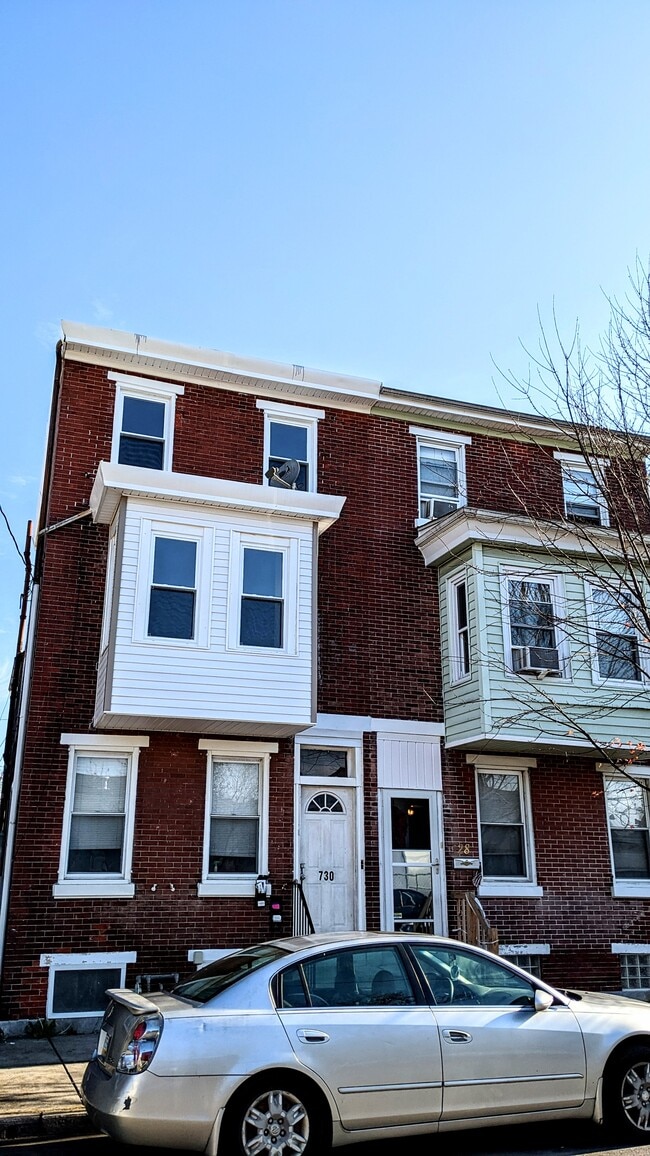 Building Photo - 730 Kohn St