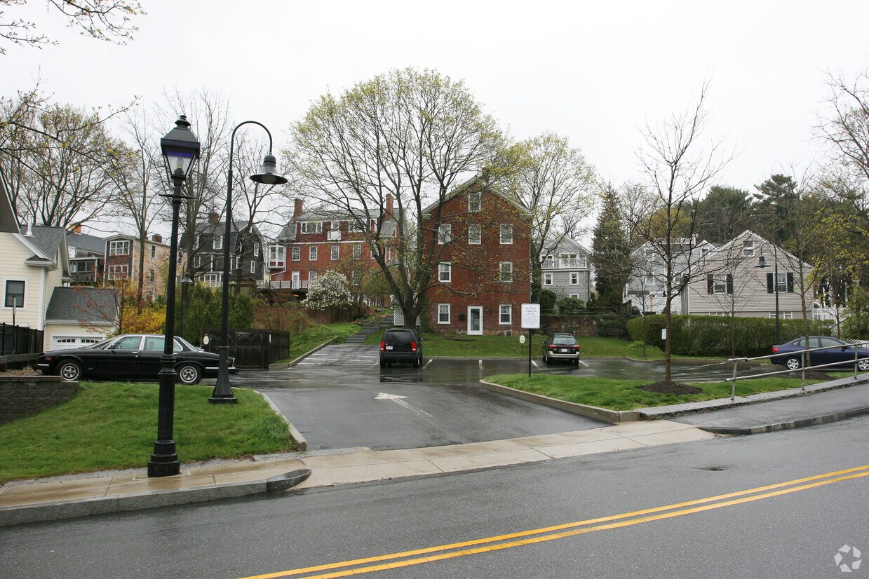 416 Summer St, Manchester, MA 01944 Apartments in Manchester, MA