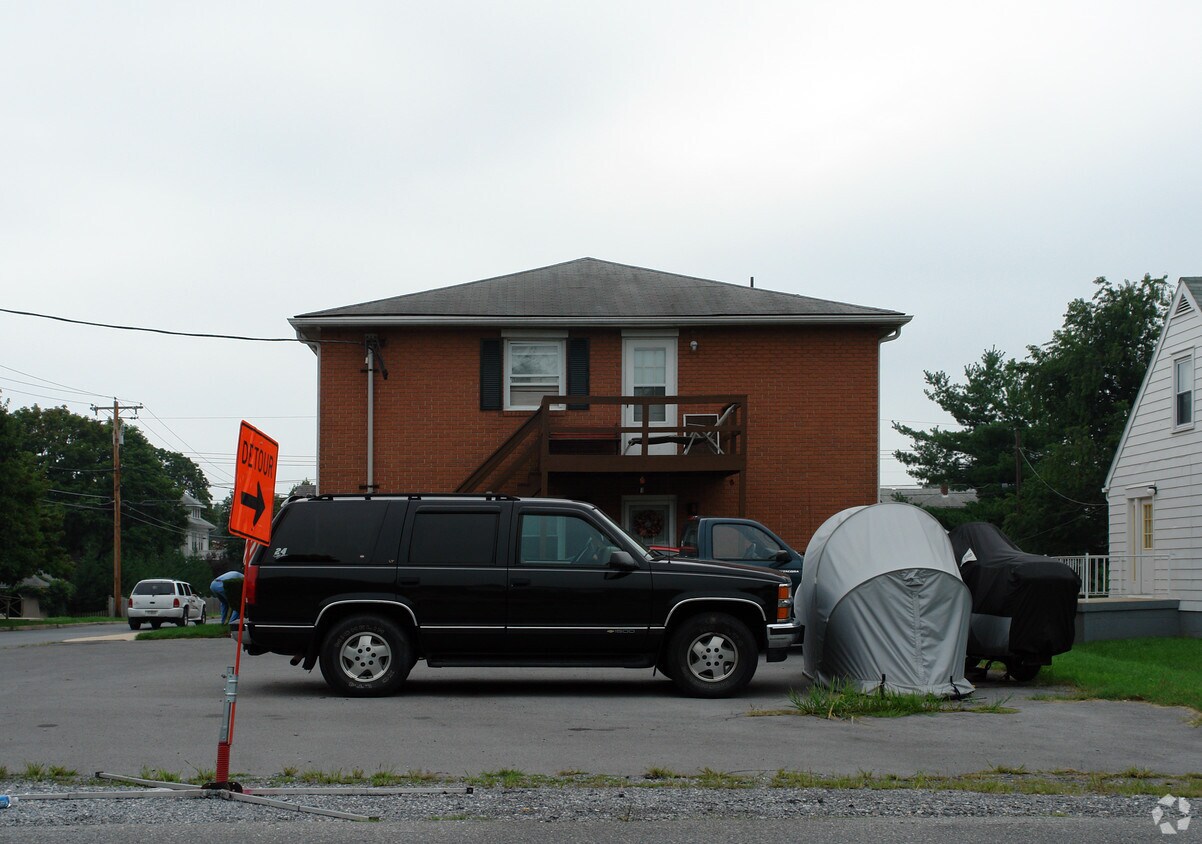 Building Photo - 807 Linwood Rd