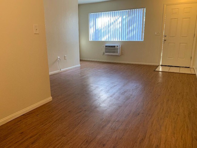 Foto del edificio - 3707 Hilltop Dr