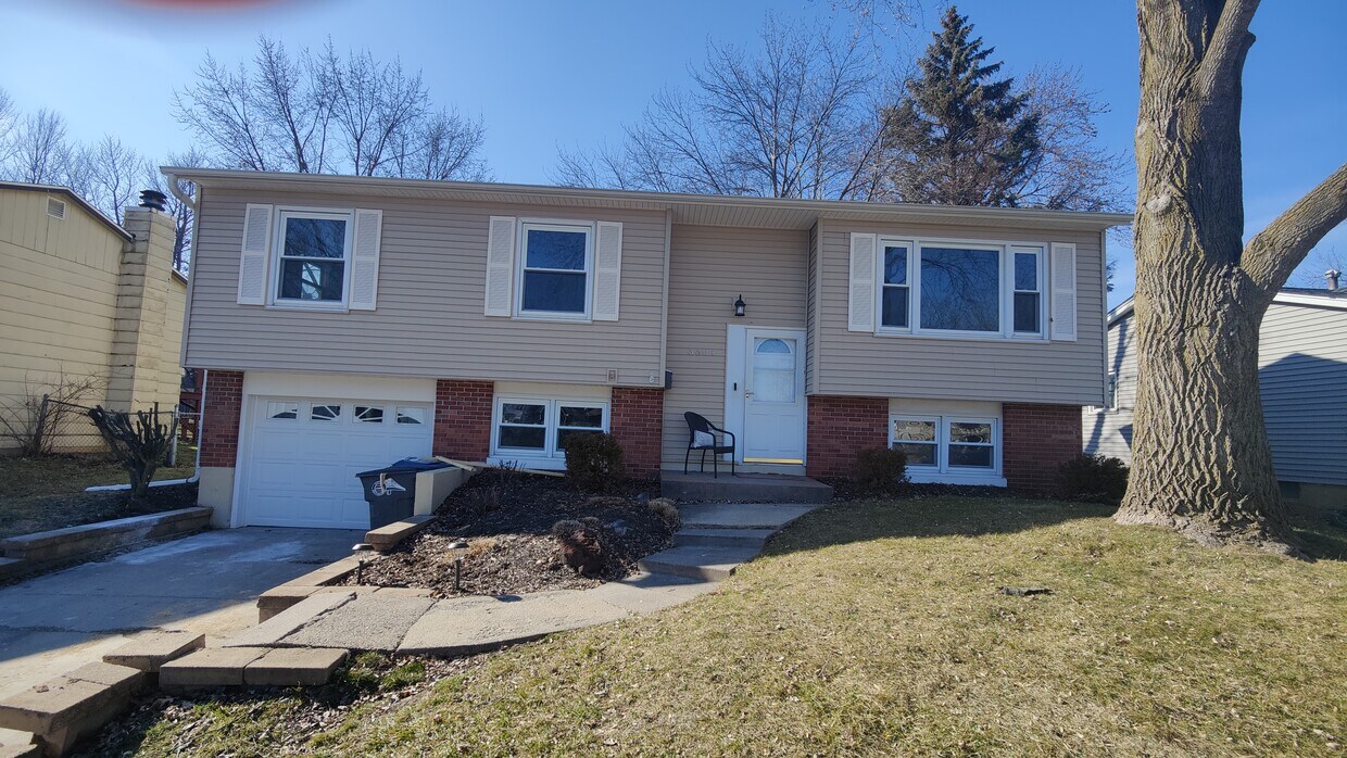 Primary Photo - 3406 Clover Hills Dr