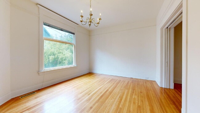 Foto del edificio - Charming 2BR/1BA in Cole Valley – Garage Parking, In-Unit Laundry & Private Backyard