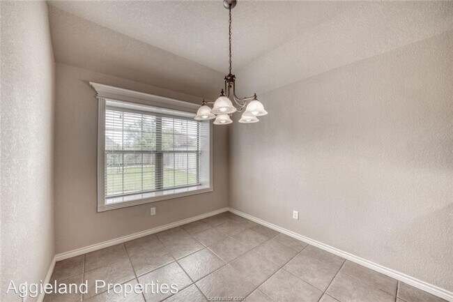 Building Photo - 3 br, 2 bath House - 109 Walcourt