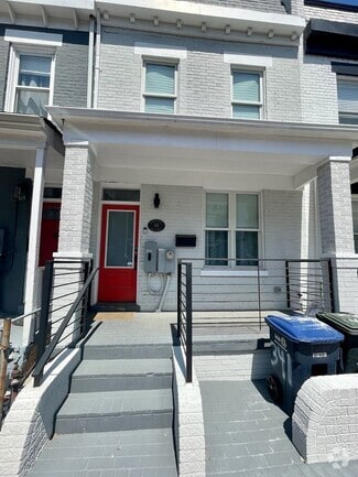 Building Photo - 341 Elm St NW