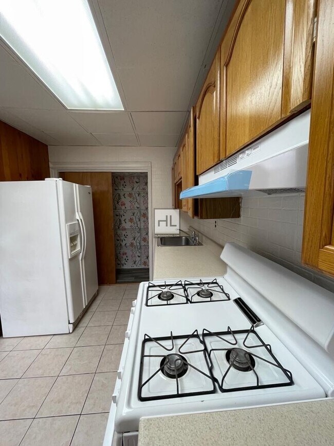 Building Photo - 2 bedroom on 86th DRIVE in Woodhaven Queens
