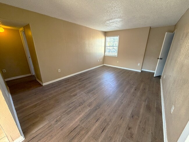 Foto del edificio - 2785 L B McLeod Rd