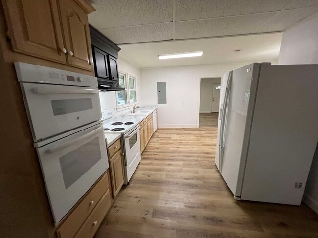 Foto del edificio - *Newly Remodeled*Full Privacy Fence* 3 Bed...