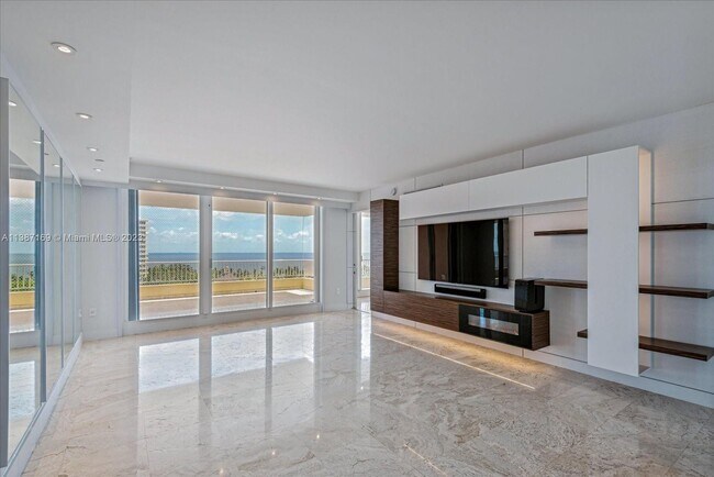 Foto del edificio - 789 Crandon Blvd