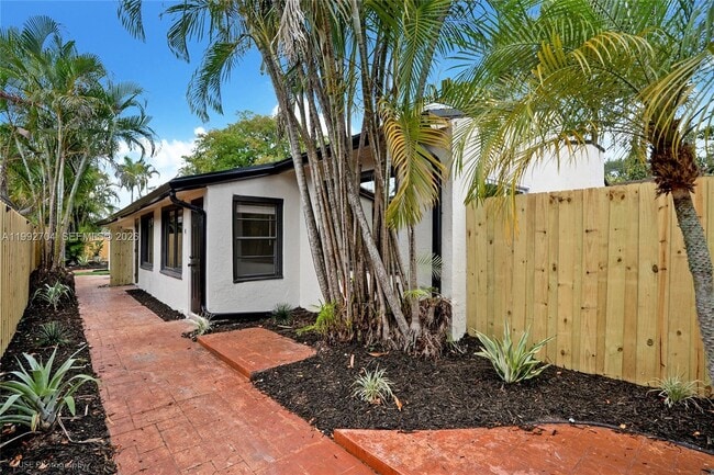 Foto del edificio - 907 SW 15th Ter