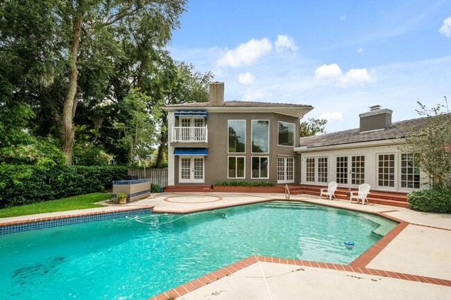 Building Photo - Winter Park Pool Home on half acre lot, st...