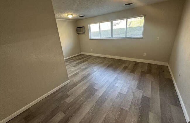 Foto del edificio - 551 Lowell Ave