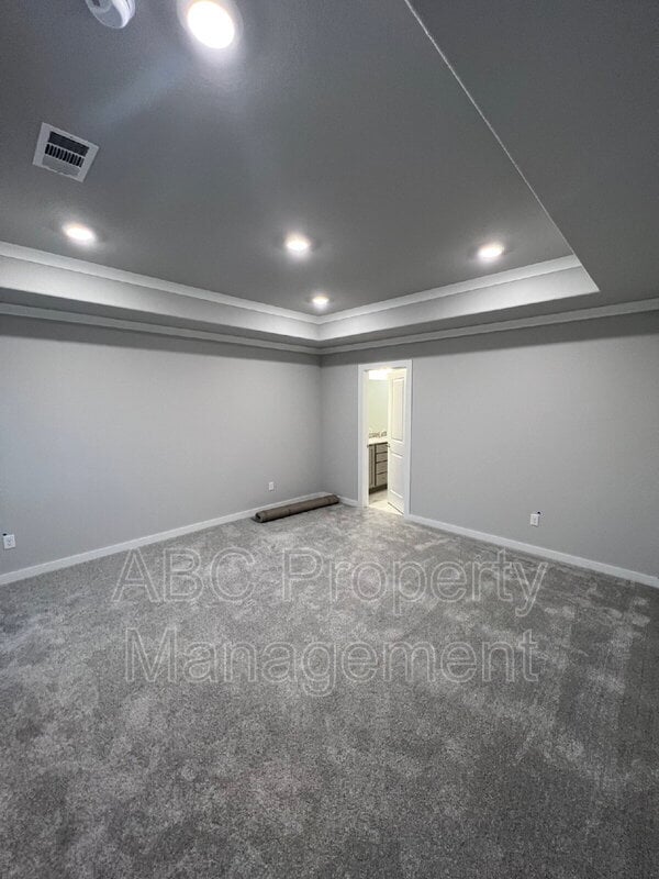 Building Photo - 426 W Tyler Rd