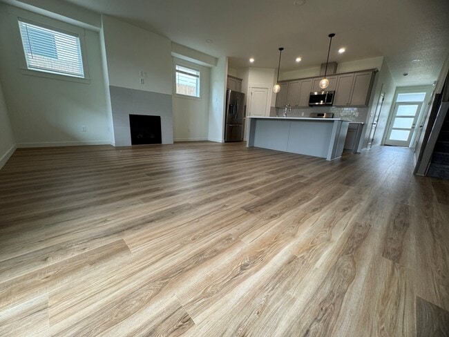 Foto del edificio - 6926 N Madison Cir