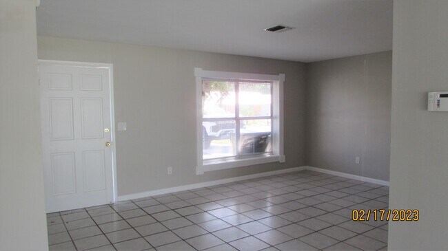 Building Photo - 309 SE Bayview Terrace