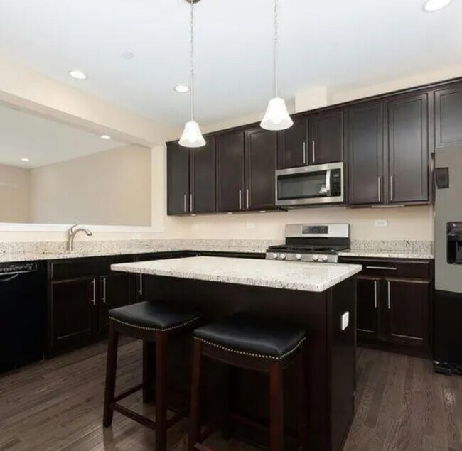 Foto del edificio - 2942 Madison Dr