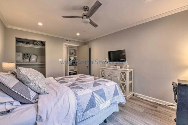 Building Photo - 1 bedroom in Charlotte NC 28203
