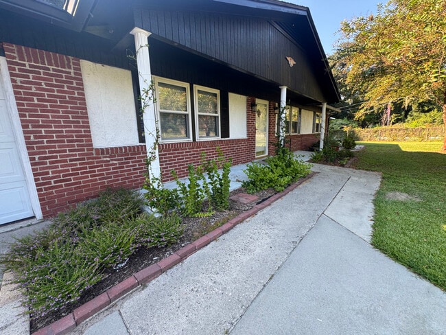 Building Photo - 620 Broad River Dr