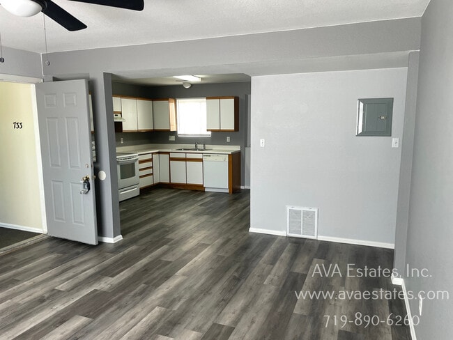 Building Photo - 733 E Laporte Dr