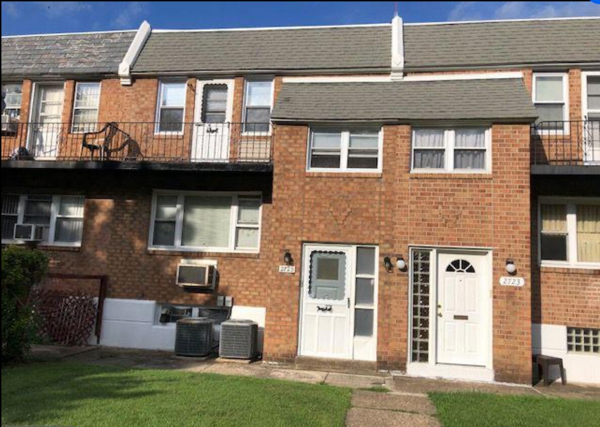 Primary Photo - 2725 Cranston Rd
