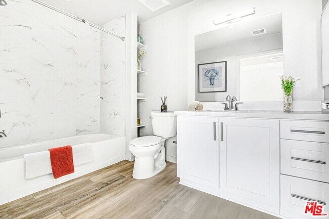 Foto del edificio - 2847 Leeward Ave