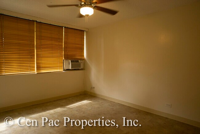 Building Photo - Studio in Waikiki, with 1 parking stall