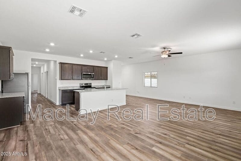 Building Photo - 627 N Crowned Dove Trail