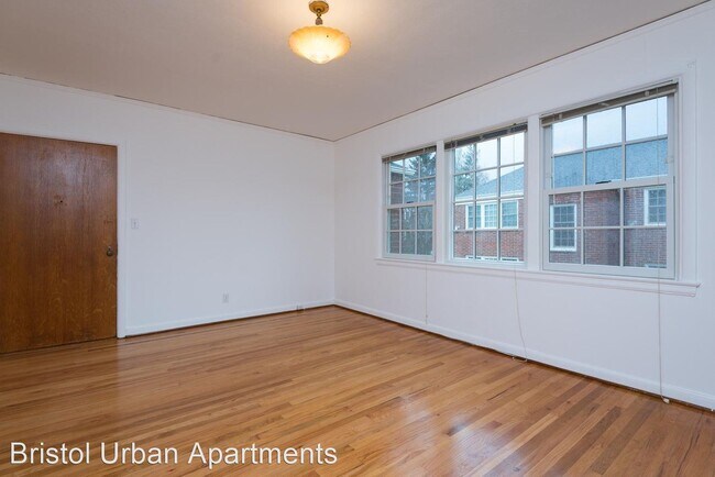 Foto del edificio - 5665 NE Sandycrest Terrace