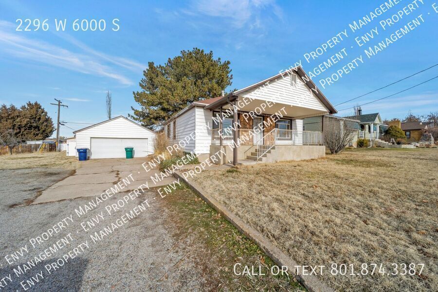 Primary Photo - Spacious 3 Bed, 3 Bath Pet-Friendly Home w...