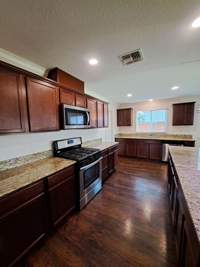 Foto del edificio - Stunning and Spacious - Don't Miss This Rental Home!