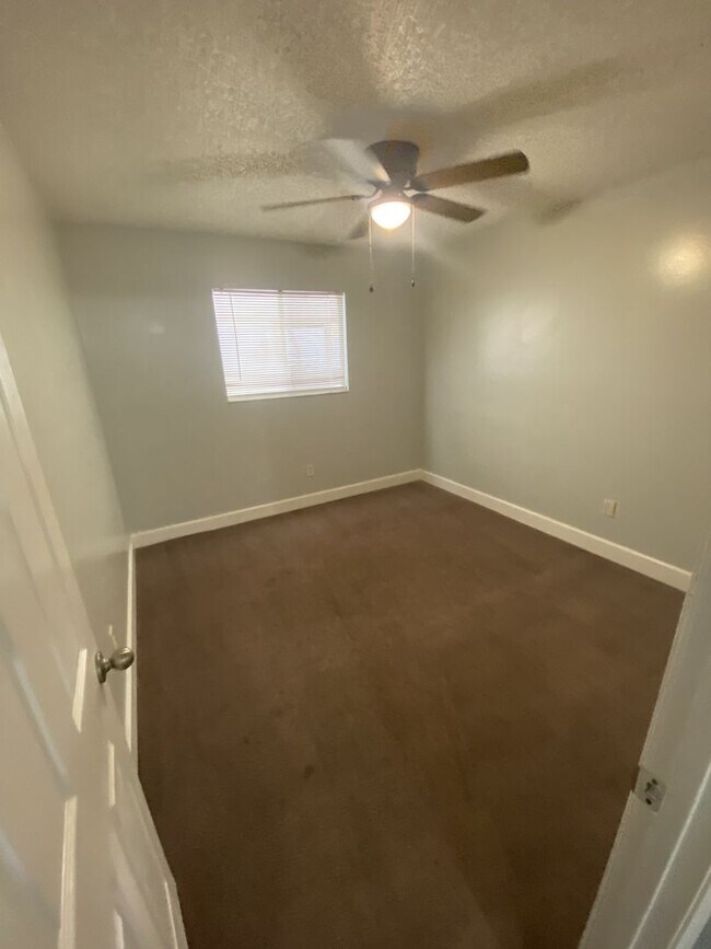 Building Photo - 3 Bedroom 2 Bathroom in Tavares