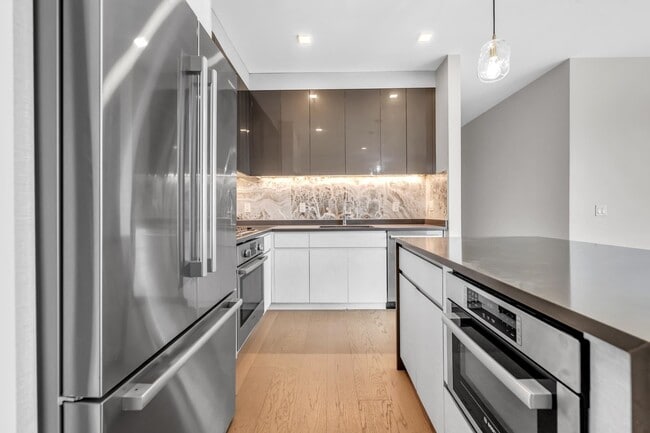 Foto del edificio - 7101 River Rd