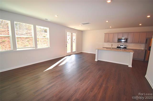 Building Photo - 2125 Strawberry Patch Street