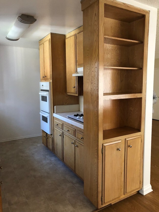 Kitchen - 537 N Kings Rd