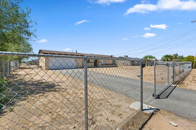 Foto del edificio - 15073 Mojave St