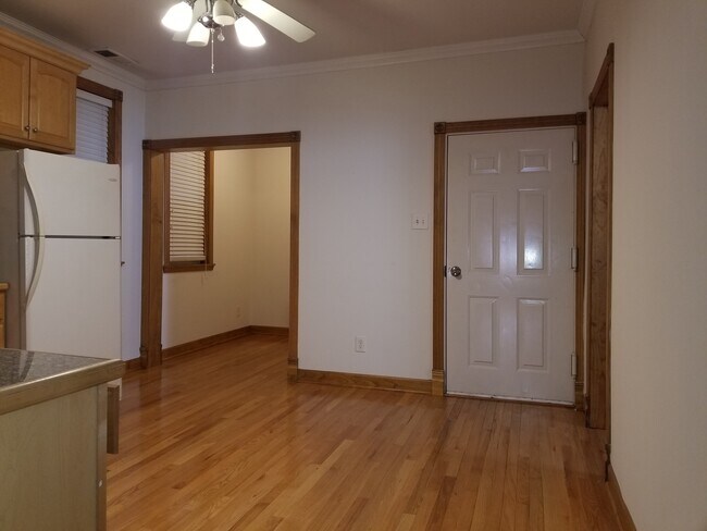 Building Photo - 2905 W Belmont Ave