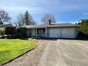 Building Photo - 5595 SW Menlo Dr