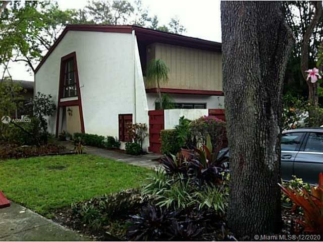 Primary Photo - 2999 Lakewood Ln
