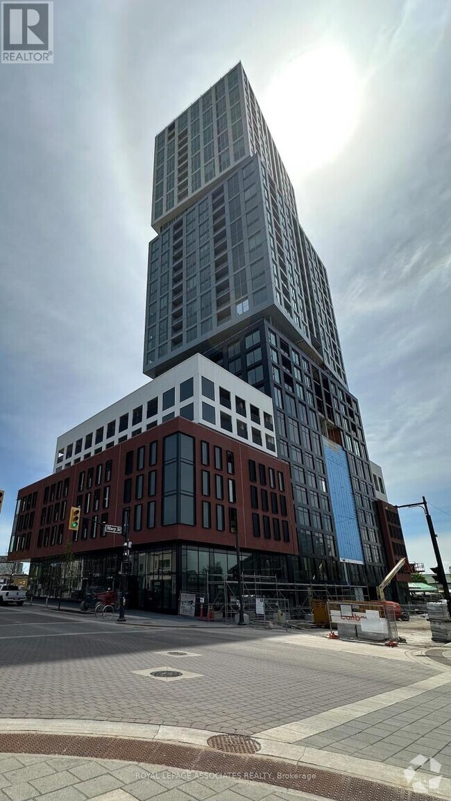Building Photo - 39-1239 Mary St