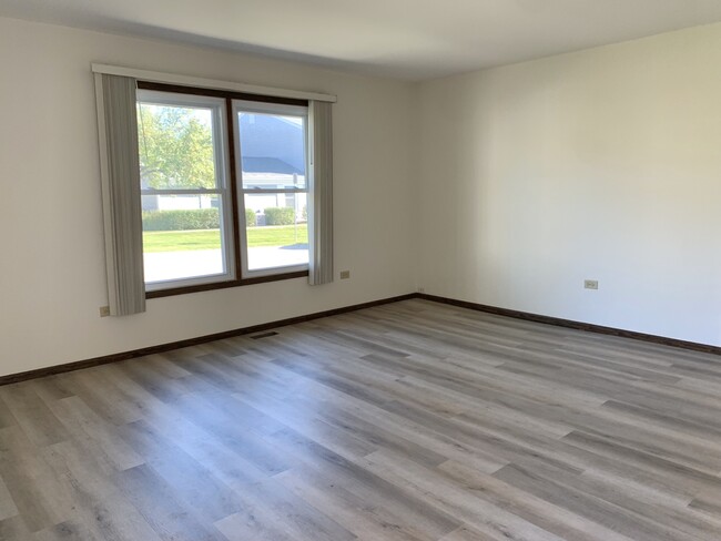 Building Photo - 1068 Glouchester Harbor