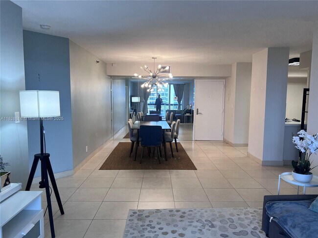 Foto del edificio - 3600 Mystic Pointe Dr