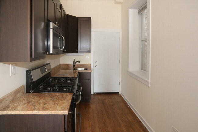 Foto del edificio - 2146 W Division St