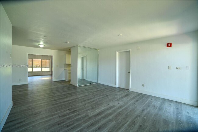 Building Photo - 9830 SW 80th Dr