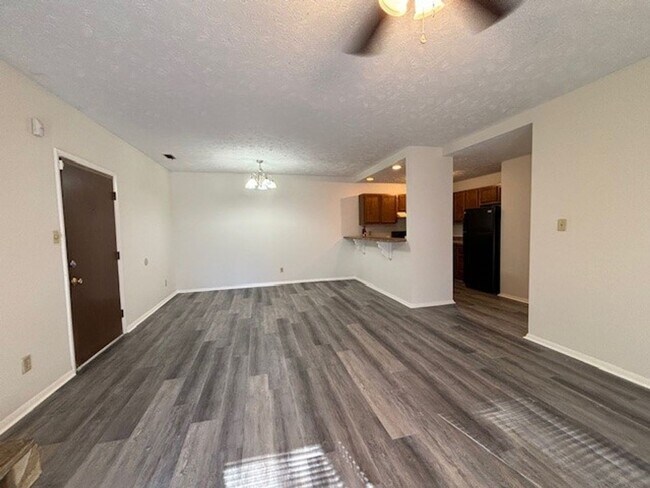 Foto del edificio - COZY 2 BEDROOM BEAUTY!