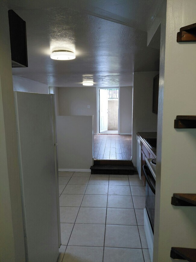 Building Photo - 520 E 300 S
